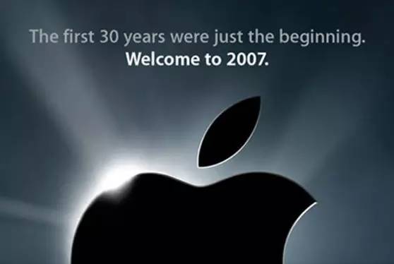 八年了，苹果邀请函上经典的关键词，字字都是好文案