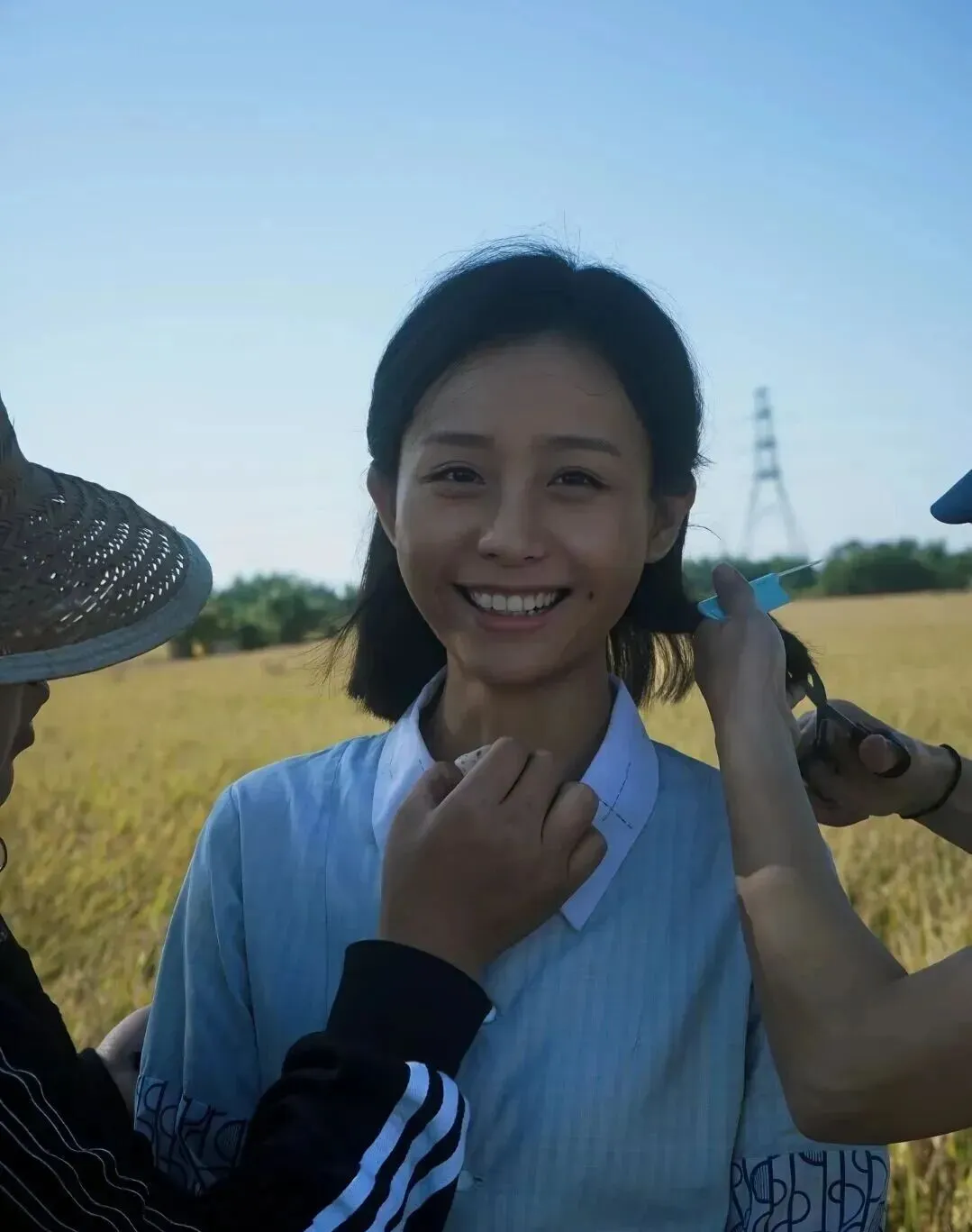 王晓慧凭《给阿嬷的情书》爆红,却拒绝六位数签约费回归本职,设计师的清醒选择