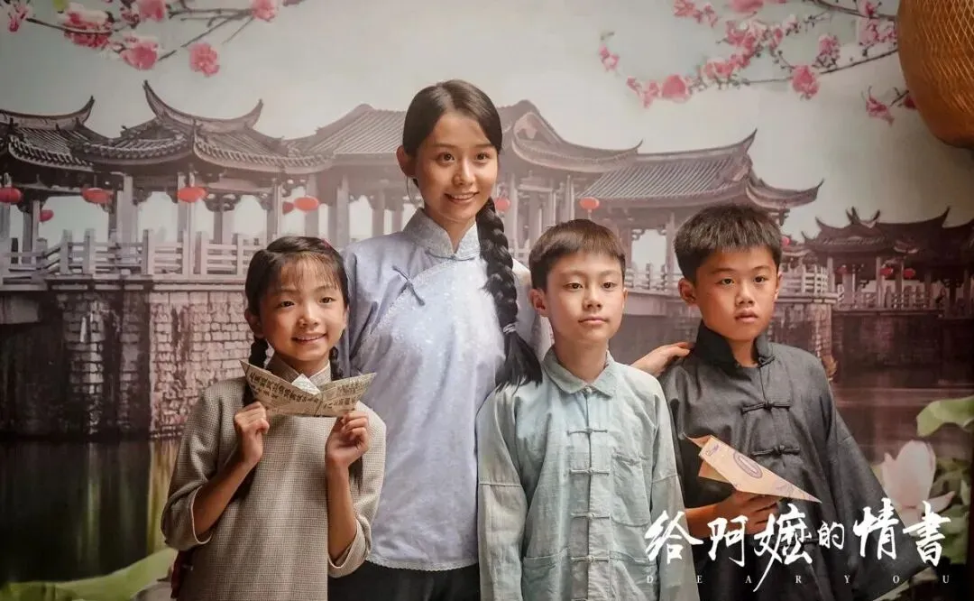 王晓慧凭《给阿嬷的情书》爆红,却拒绝六位数签约费回归本职,设计师的清醒选择